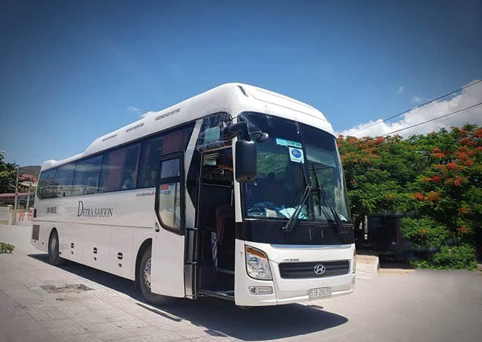 Xe du lịch Tôi và Bạn đón Quý khách tại điểm hẹn