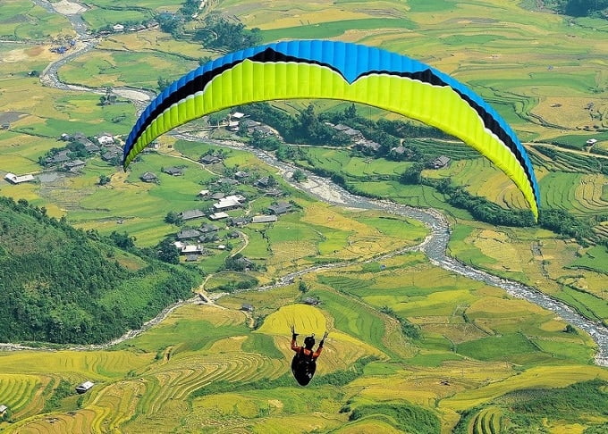 Du lịch Mù Cang Chải 2020 với nhiều hoạt động hấp dẫn 2 Lễ hội dù lượn bay trên mùa vàng ở Mù Cang Chải