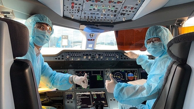 Các đường bay quốc tế nào được mở lại sau đại dịch 3 Tổ bay, nhân viên hàng không phải trang bị đồ bảo hộ và không phải cách ly sau chuyến bay