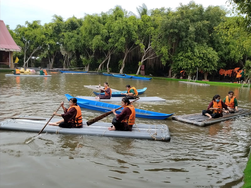 Trải nghiệm chèo xuồng và bơi bè tại Làng Xanh Bến Tre