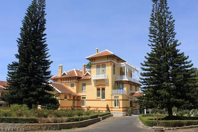 Khám phá Bảo tàng Lâm Đồng - Nơi lưu giữ trên 15.000 hiện vật về Đà Lạt 3 Cung Nam Phương Hoàng hậu trong khuôn viên Bảo Tàng Lâm Đồng