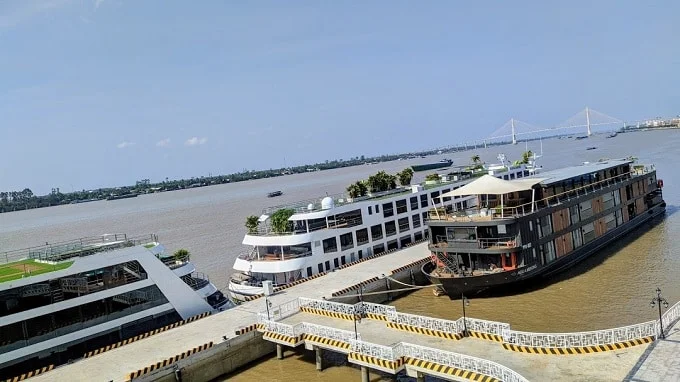 Khu vực neo đậu du thuyền đưa rước khách quốc tế đi Campuchia
