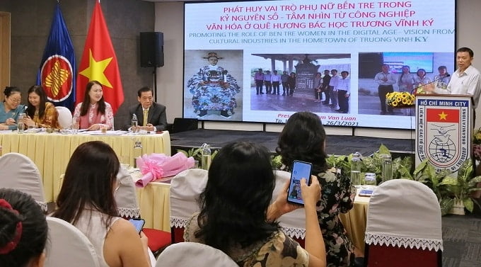Bến Tre Tham Gia Tọa Đàm Khoa Học Quốc Tế "Nâng Cao Quyền Lực Của Phụ Nữ Đô Thị Trong Kỷ Nguyên Số" 5 ThS. Phạm Văn Luân trình bày báo cáo tại Tọa đàm. - Ảnh: LT