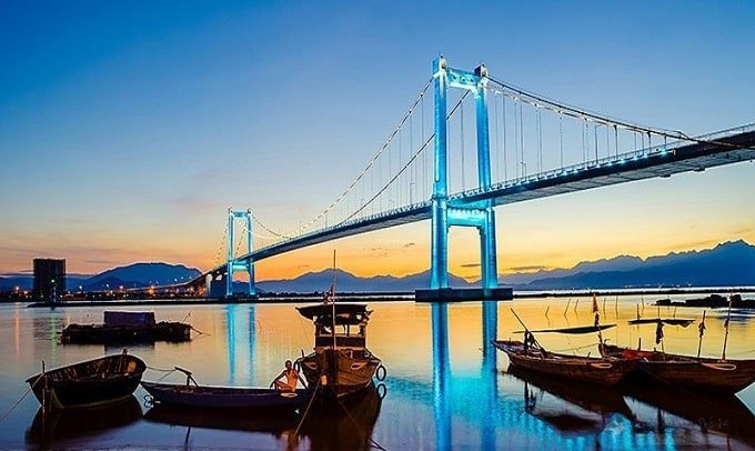 Cầu Thuận Phước là cây cầu treo dây võng hiện đại và dài nhất Việt Nam