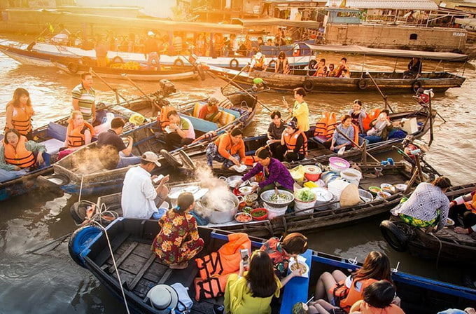 Chợ nổi Cái Răng Cần Thơ là khu chợ sầm uất, tiêu biểu nhất cho nét văn hóa sông nước miền Tây