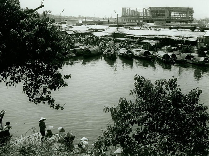 Hình ảnh Chợ Đông Ba năm 1969
