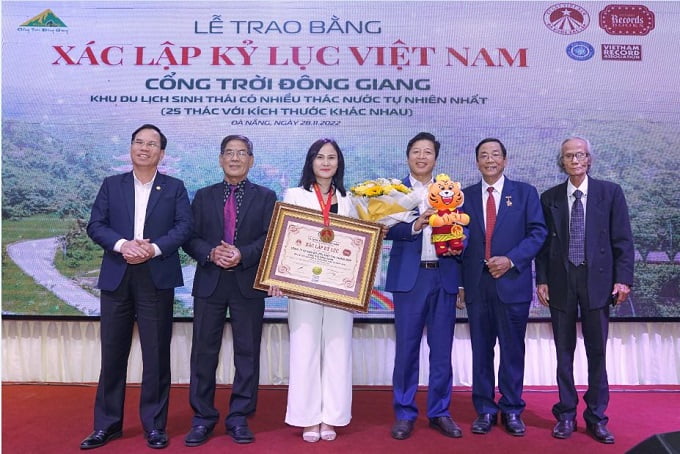 KDL Cổng Trời Đông Giang nhận danh hiệu kỷ lục “Khu du lịch sinh thái có nhiều thác nước tự nhiên nhất Việt Nam”