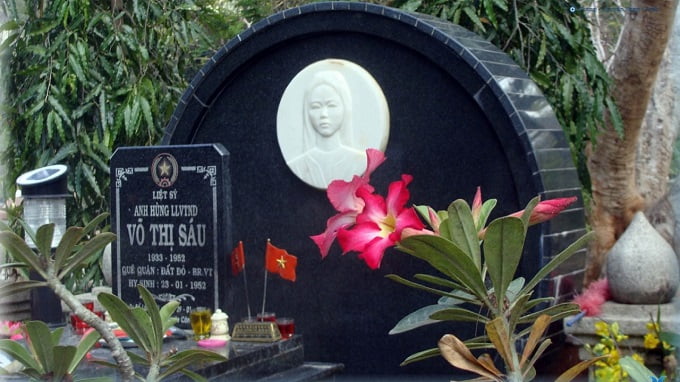 Mộ chị Võ Thị Sáu – nữ anh hùng lực lượng vũ trang trẻ nhất Việt Nam