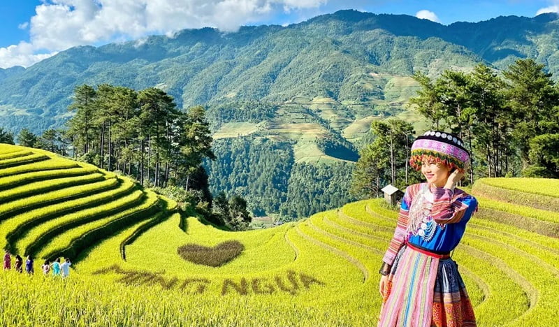 Du lịch ruộng bậc thang - Sản phẩm đặc thù của vùng Tây Bắc 2 Những thửa ruộng bậc thang hình bán nguyệt đẹp như tranh vẽ. Đồi Móng Ngựa là địa điểm check-in thu hút đông du khách