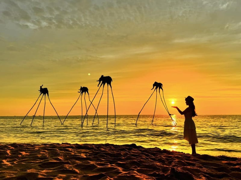 Top 10 Điểm Đến Được Yêu Thích Nhất Dịp Năm Mới 2024 2 Ngắm hoàng hôn ở Sunset Sanato Beach Club Phú Quốc