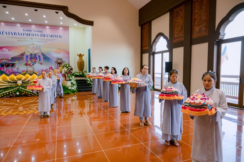 Lễ Vía Bà Linh Sơn Thánh Mẫu 2024 (Lễ Vía Bà) sẽ diễn ra trên Núi Bà Đen từ ngày 8/6 - 11/6 3 Những nghi thức & lễ tại lễ hội vía Bà Linh Sơn Thánh Mẫu