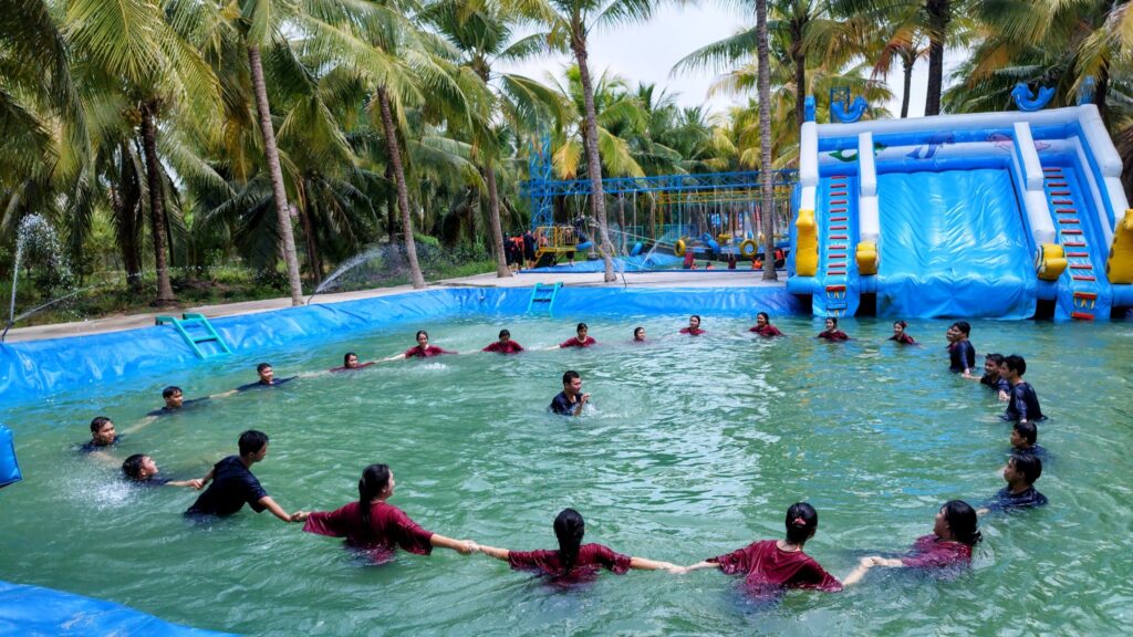 Khu du lịch Sen Hồng Bến Tre – Điểm đến xanh giữa lòng miền Tây 2 Các trò chơi sông nước hấp dẫn tại khu du lịch Sen Hồng Bến Tre sẽ giúp bạn xỏa nóng cực cool trong hè này